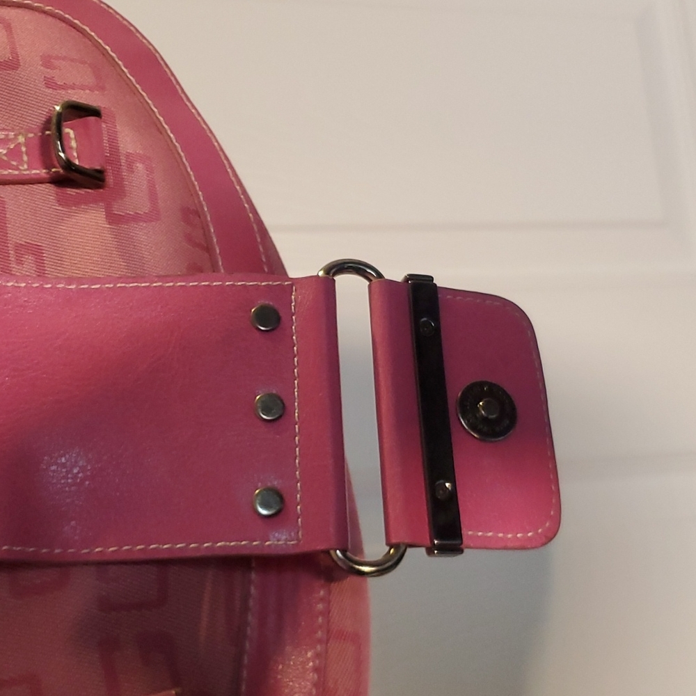 GUESS pink purse - Picture 6 of 6